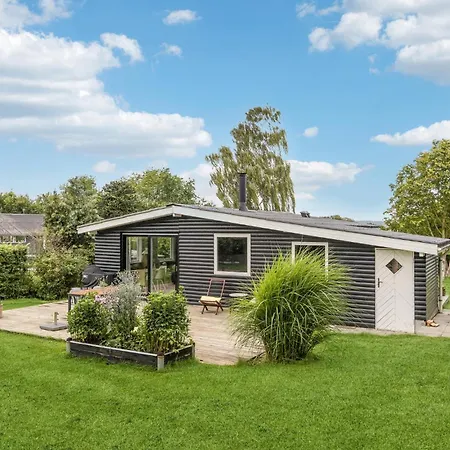 Holiday home Stunning In With Kitchen