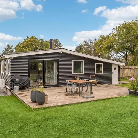 Two-bedroom In Semesterbostad