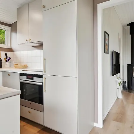 Holiday home Stunning In With Kitchen Borkop